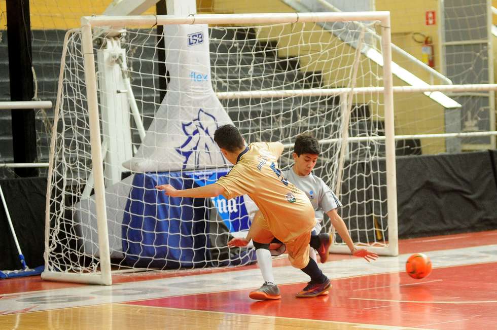 Goleada encerra semana no futsal