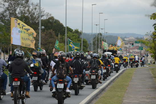 Carreatas marcam o último dia de campanha