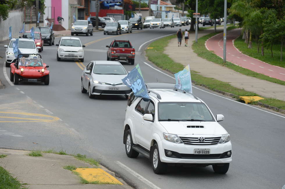 Carreatas marcam o último dia de campanha 