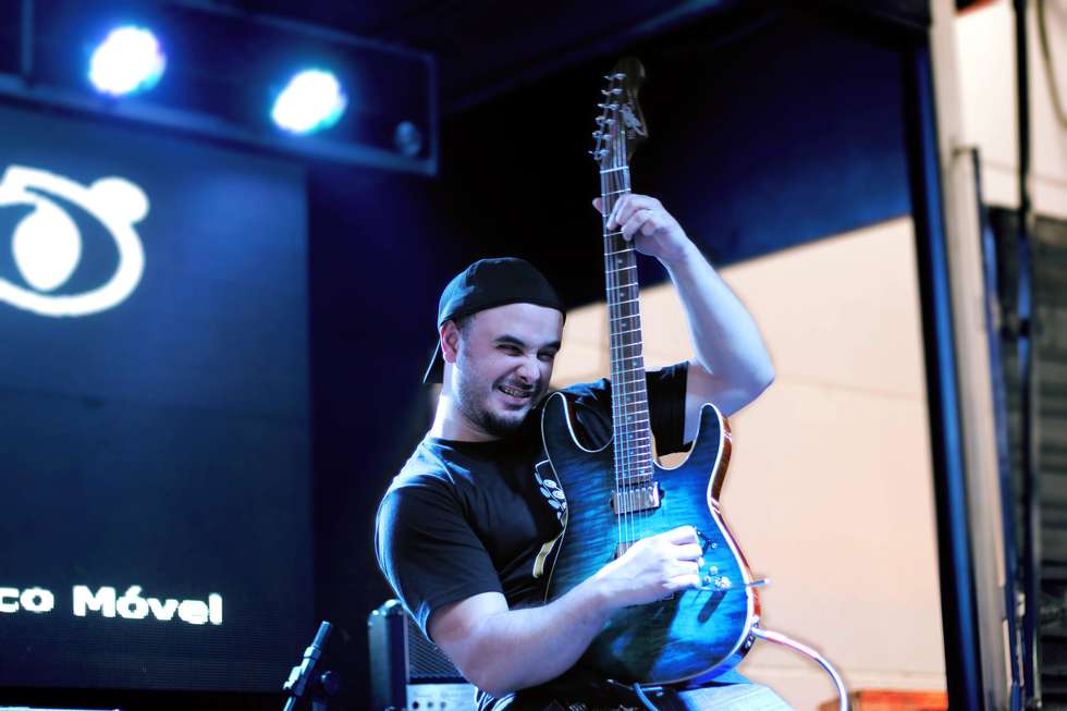 Músico votorantinense é finalista do principal concurso de guitarra do mundo 