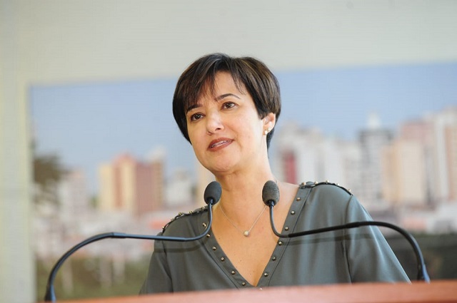 Jaqueline Coutinho assume Prefeitura atribuindo competência aos