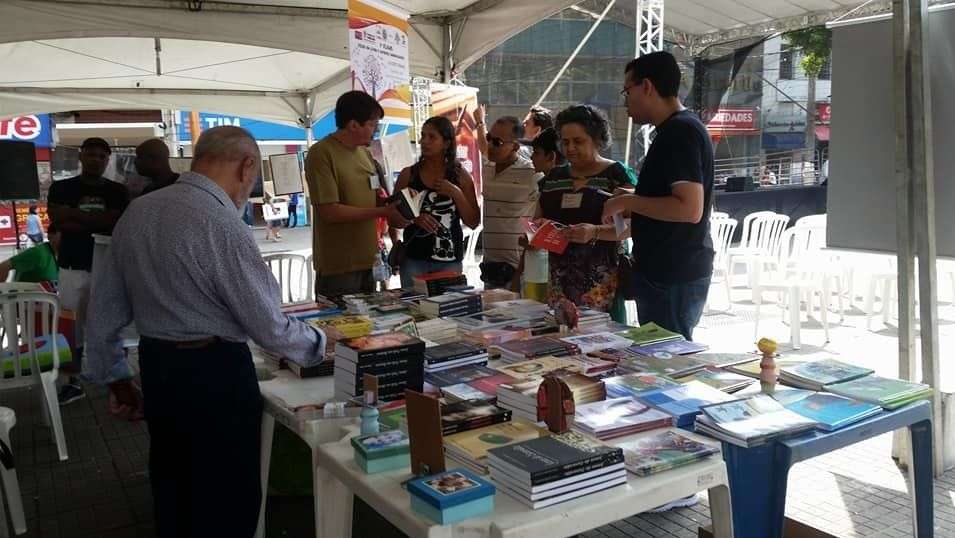 Autores sorocabanos realizam Feira do Livro