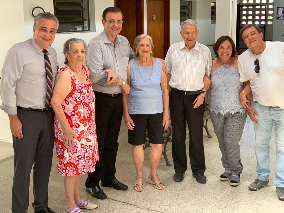 Prefeito José Crespo (DEM) visitou a Vila dos Velhinhos. Crédito da Foto: Divulgação