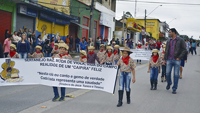 Desfile em Tapiraí