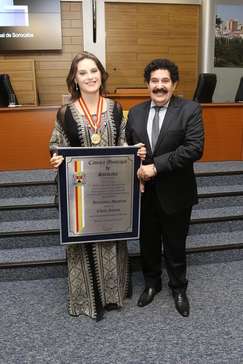 Cantora e atriz sorocabana é homenageada pela Câmara Municipal