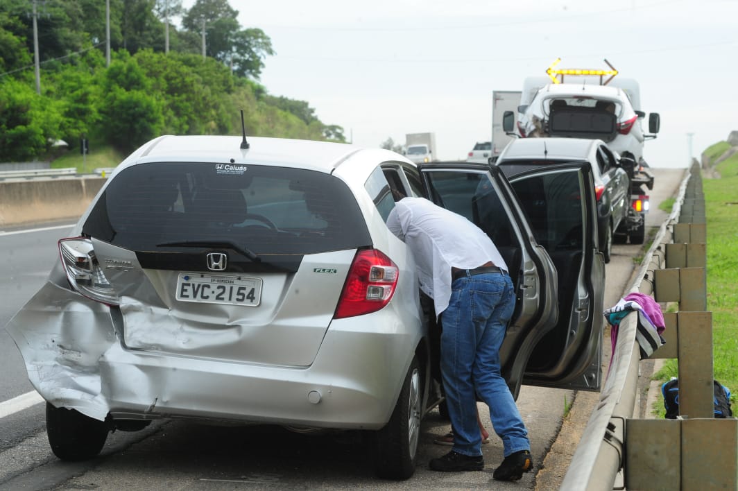 Engavetamento na Raposo Tavares envolve quatro veículos em Sorocaba