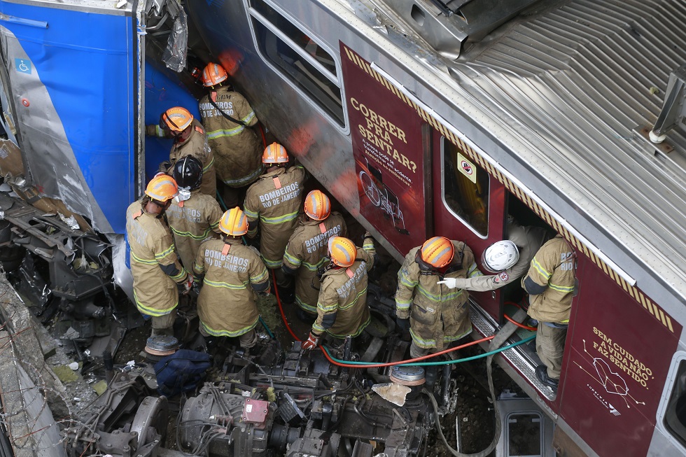 Colisão de trens deixa ao menos cinco feridos no Rio de Janeiro
