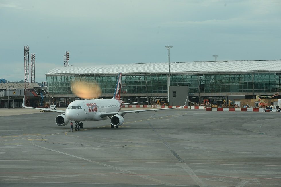 Avião da Latam retorna ao aeroporto de Brasília após colidir com ave