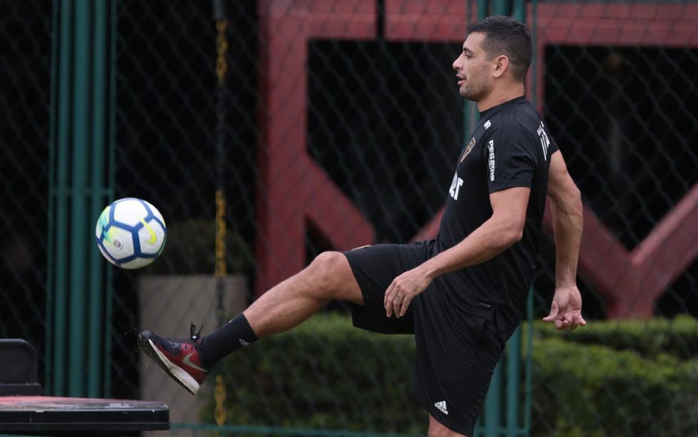 Botafogo confirma contratação de Diego Souza por empréstimo junto ao São Paulo