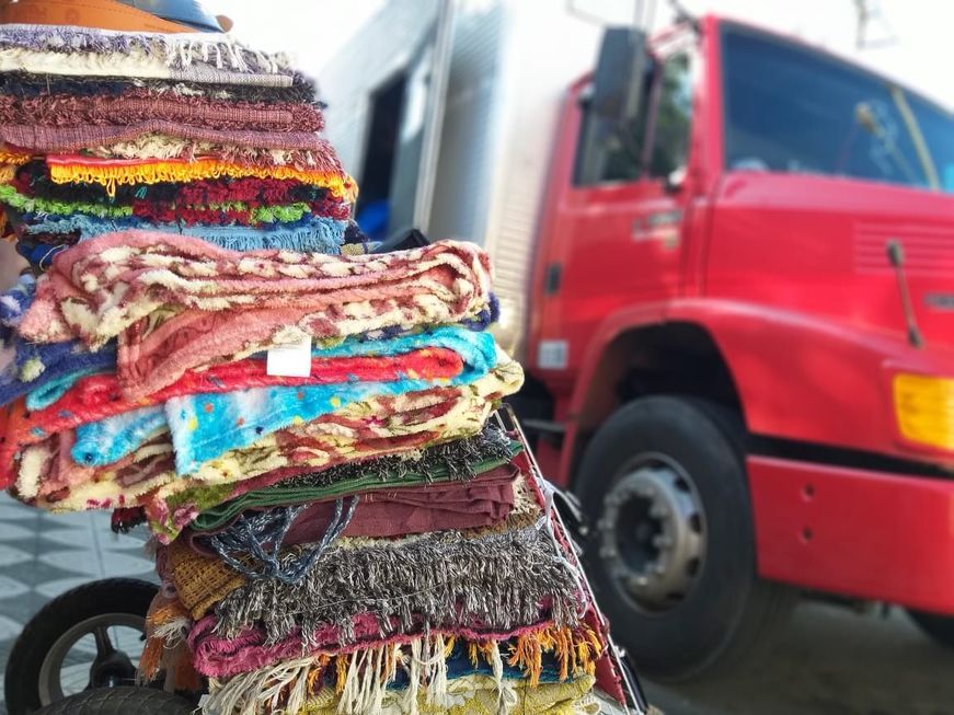 Apreendidas quase duas mil peças de tapeçaria com venda irregular