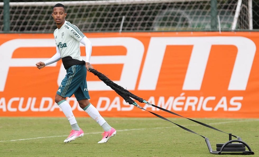 São Paulo oficializa a contratação do meia Tchê Tchê, ex-Palmeiras