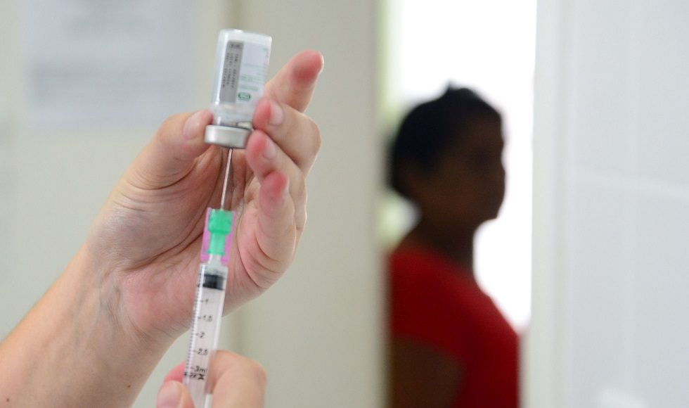O motivo, segundo a Secretaria Municipal da Saúde, é a baixa cobertura vacinal em crianças, gestantes e puérperas registrada na cidade