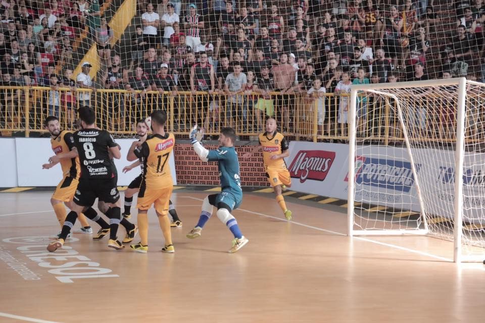 Magnus Futsal perde invencibilidade no PR