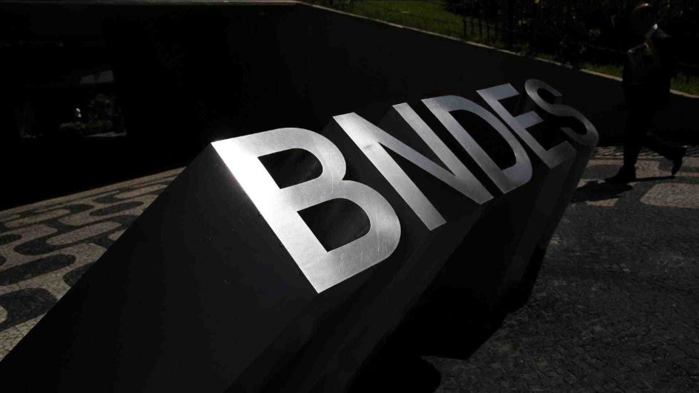 BNDES suspende dívidas de Estados e municípios