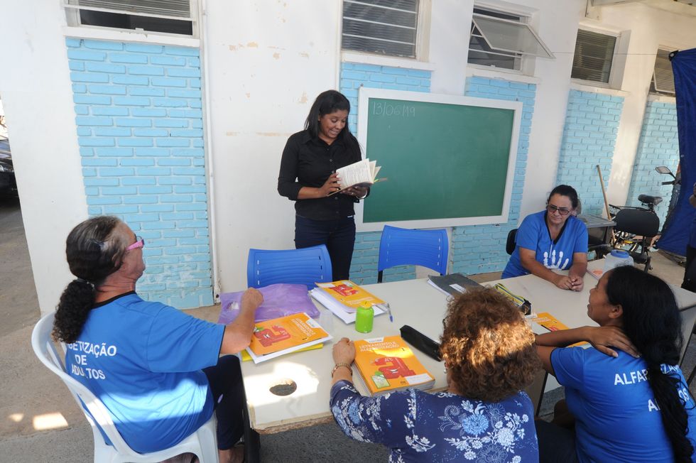 Projeto na UBS Vitória Régia oferece aulas de alfabetização
