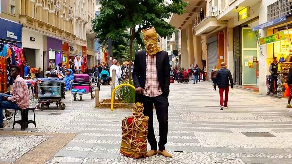 ‘Bagagem’ reflete sobre situação dos imigrantes