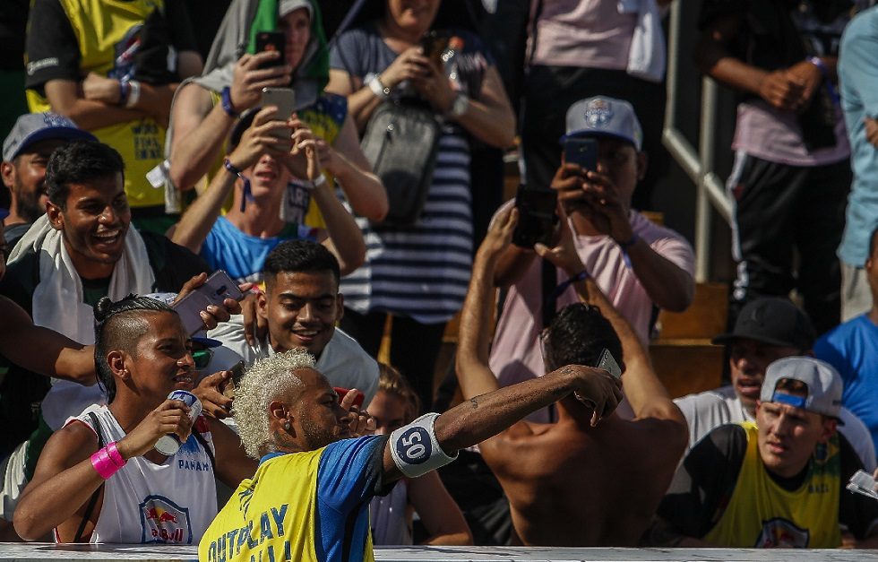 Neymar atua no PSG e é titular da seleção brasileira