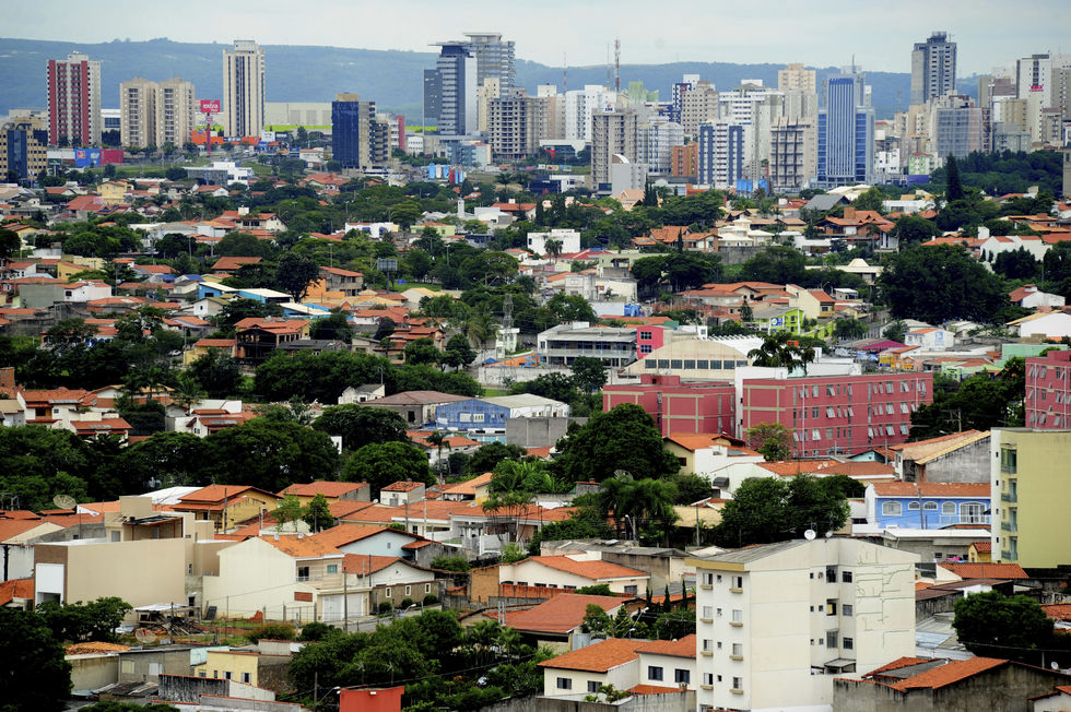 Uma das razões para que isso ocorra é o protecionismo e as isenções dadas a alguns setores mais próximos aos governantes