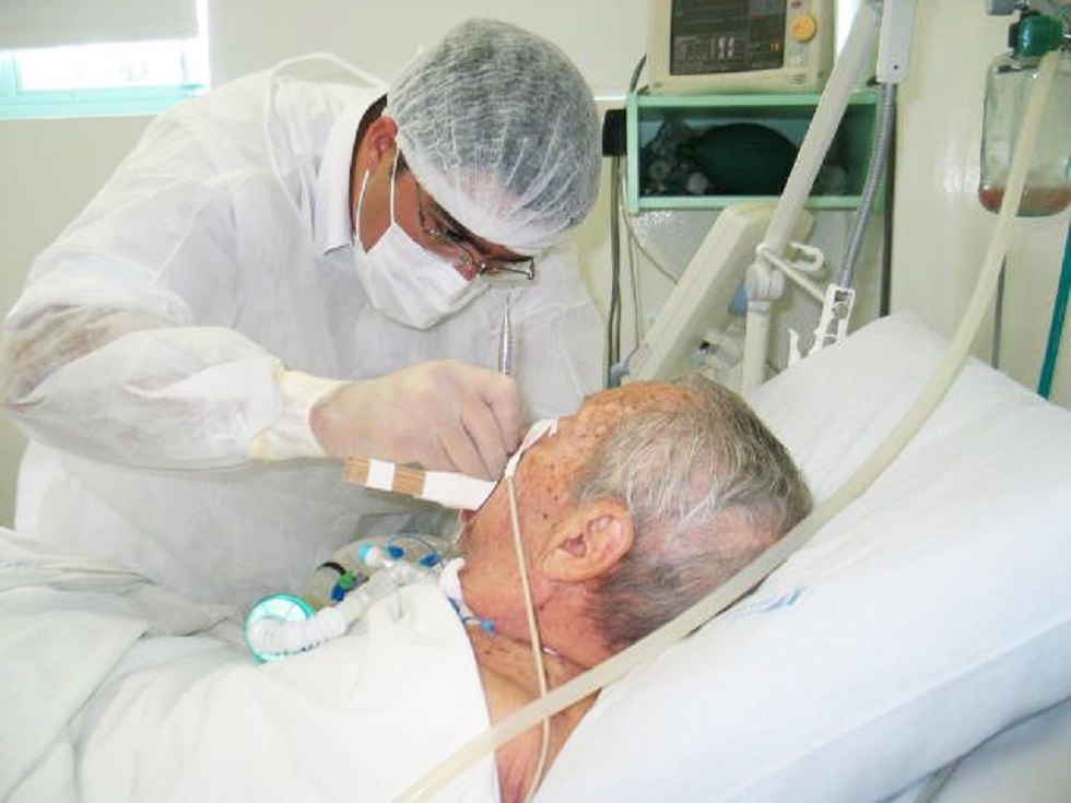 Projeto tornava obrigatória a prestação de assistência odontológica a pacientes em regime de internação hospitalar, entre outros