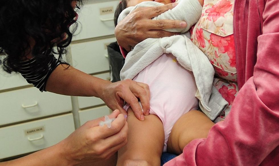 Vacinação de bebês contra sarampo não tem data para iniciar
