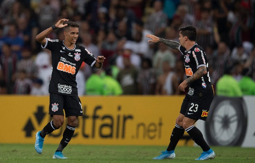 Pedrinho brilha, Corinthians empata com o Flu e avança na Copa Sul-Americana