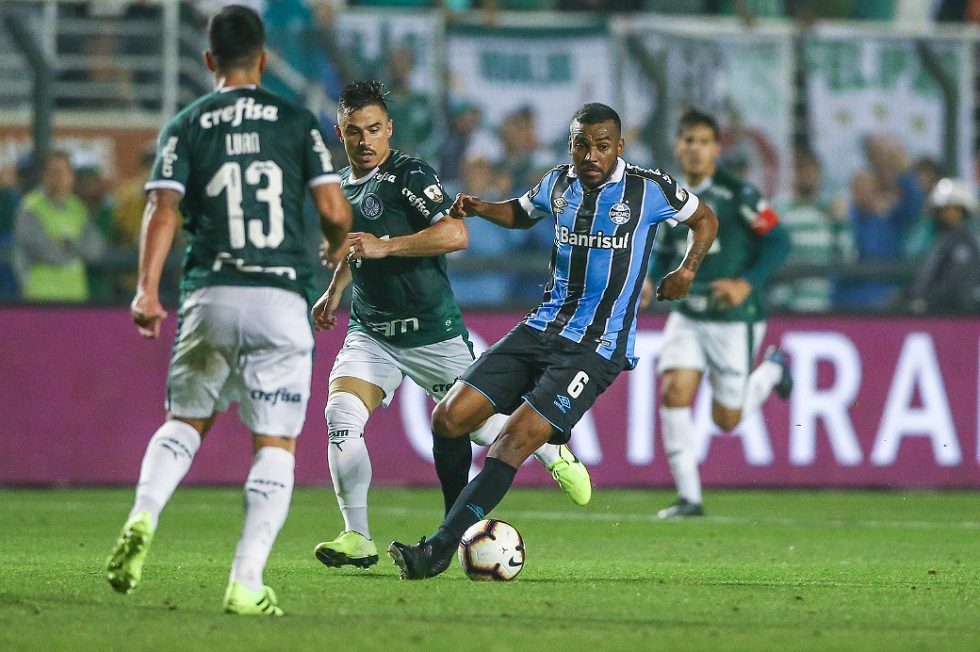 Palmeiras leva virada do Grêmio e é eliminado na Copa Libertadores
