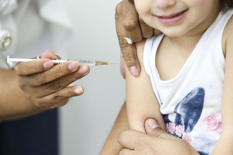 Aumento do número de casos de sarampo leva Ministério da Saúde a reforçar imunização em 13 Estados