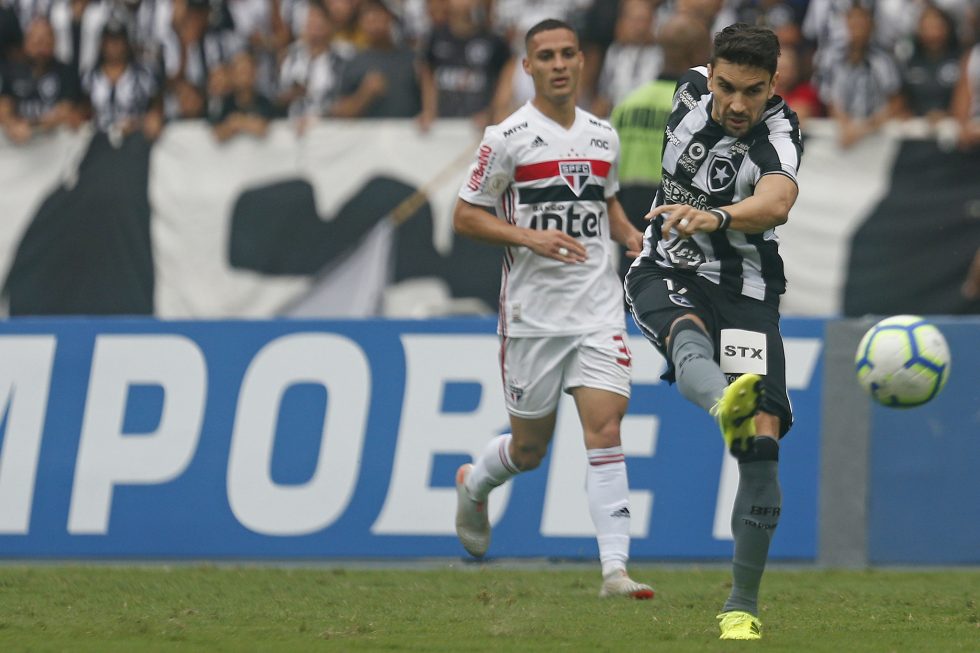 São Paulo bate o Botafogo nos acréscimos e encerra jejum no Brasileirão