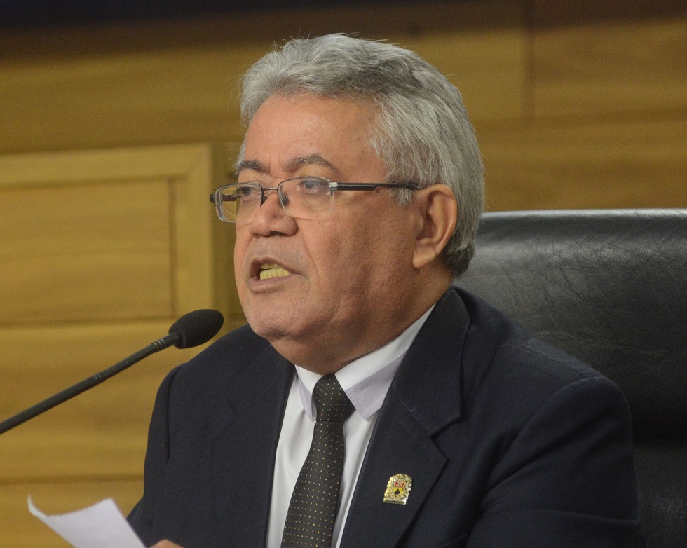 Vereador Luís Santos teria se ausentado de audiência publica e deixado deputado em seu lugar