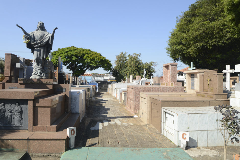 Sepulturas de cemitérios de Sorocaba são alvos de furtos