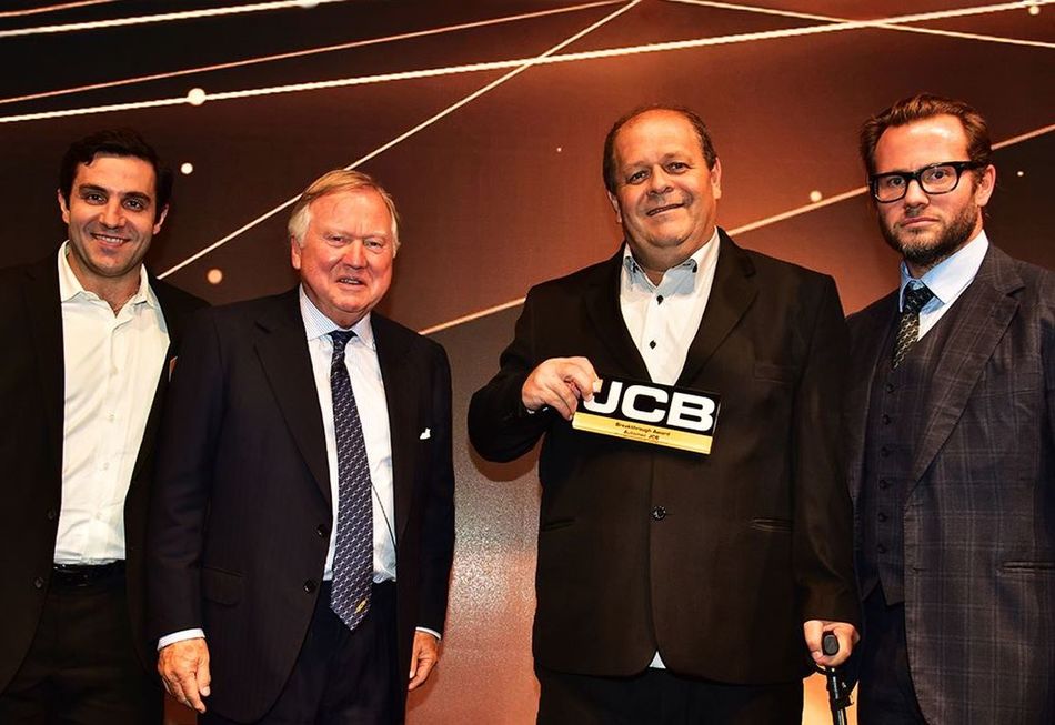 Automec recebe prêmio em Conferência Global da JCB