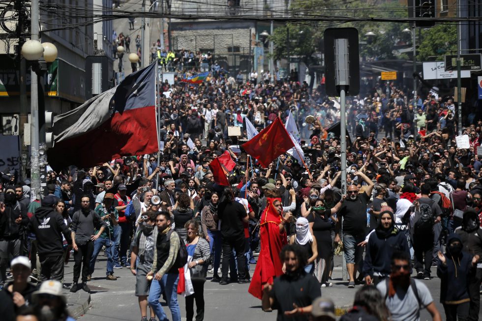 Pelo menos 11 pessoas morrem durante protestos no Chile