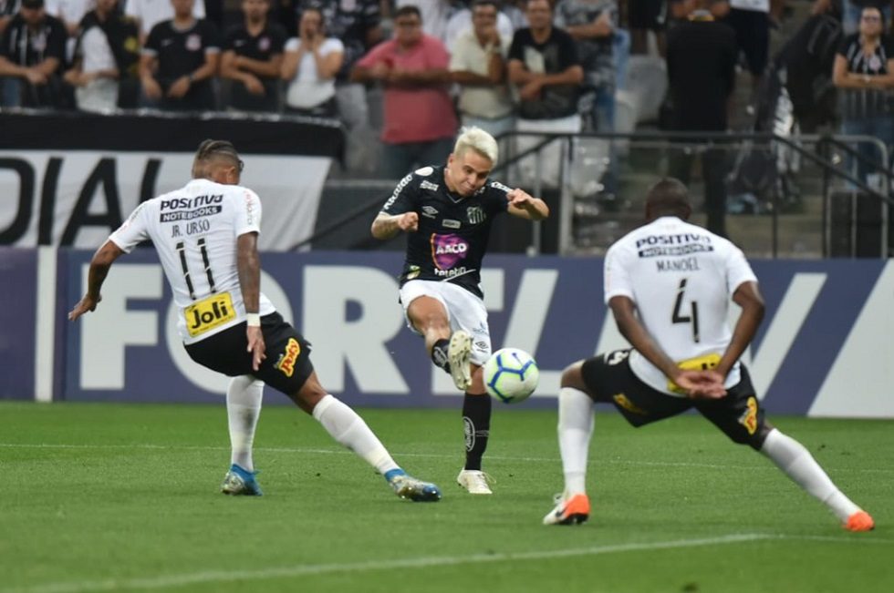 Em jogo fraco, Corinthians e Santos empatam sem gols em Itaquera