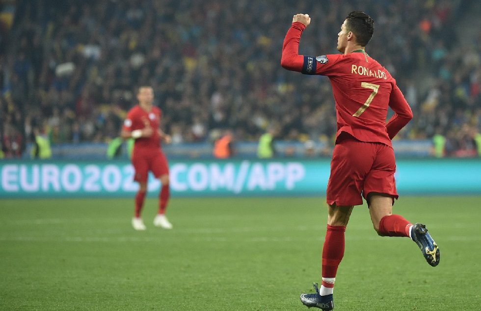 Cristiano Ronaldo chega aos 700 gols em jogos oficiais