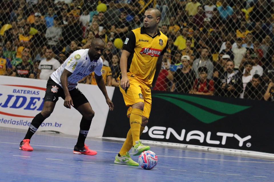 Futsal: brasileiro Bateria, melhor jogador e marcador do