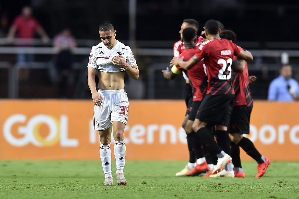 Tiago Volpi falha e São Paulo perde do Athletico-PR: 1 a 0