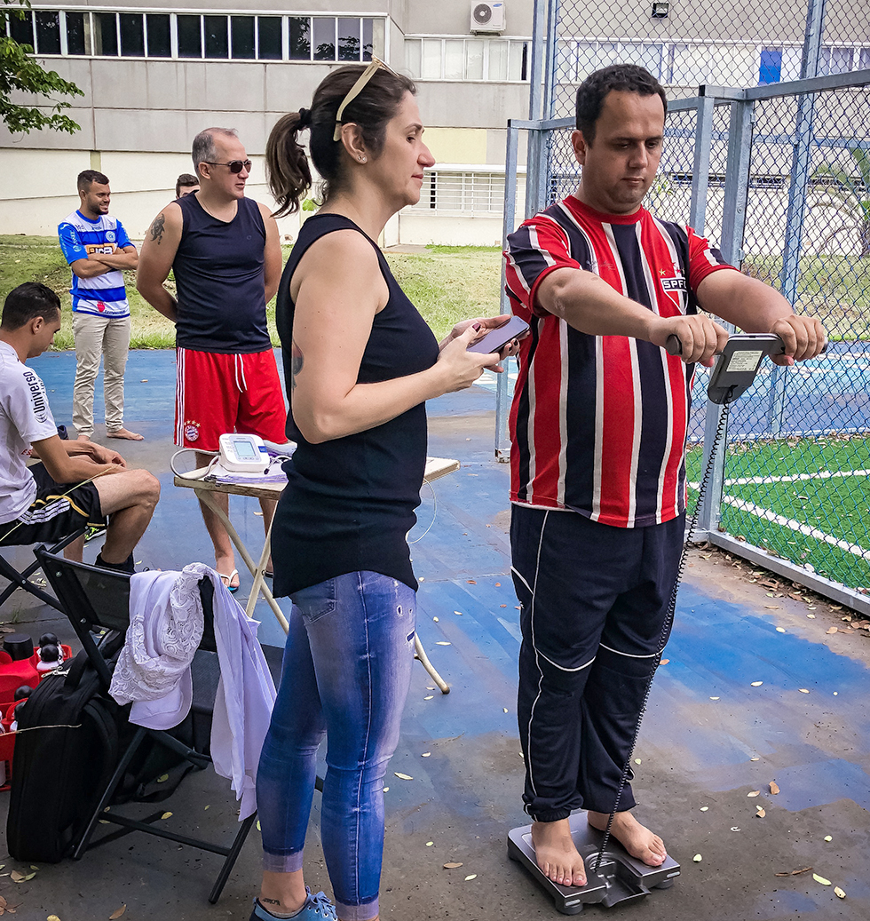 Médica Nana Pereira monitora e orienta atletas do Sorocaba Futebol 7