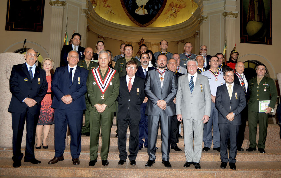IHGGS condecora autoridades civis e militares em sessão magna