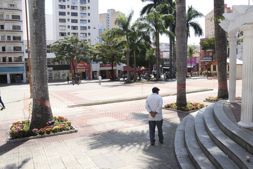 Praça central é revitalizada