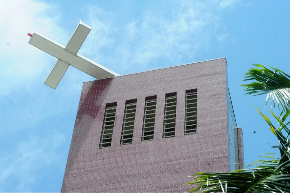 Cruz tombada pelo vento em igreja de Sorocaba será retirada