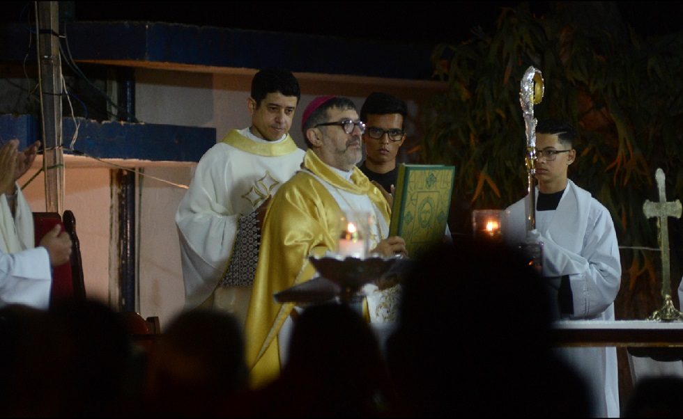 Cerimônia das Velas recebe centenas de fiéis em Mairinque