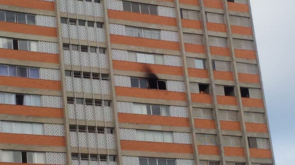 Incêndio em apartamento no centro de Sorocaba deixa uma pessoa ferida