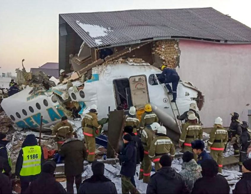 Queda de avião no Cazaquistão deixa 12 mortos