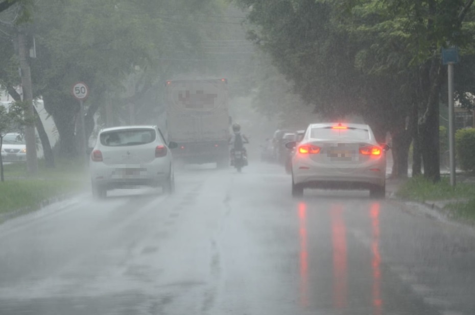Defesa Civil faz alerta de chuva intensa e raios em Sorocaba