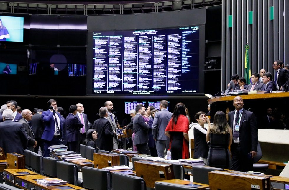 Congresso aprova fundo eleitoral de R$ 2 bilhões para partidos em 2020