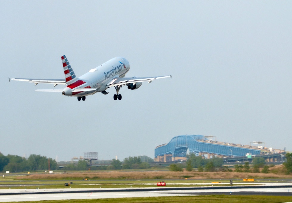 American Airlines e Lufthansa suspendem parte de seus voos para a China