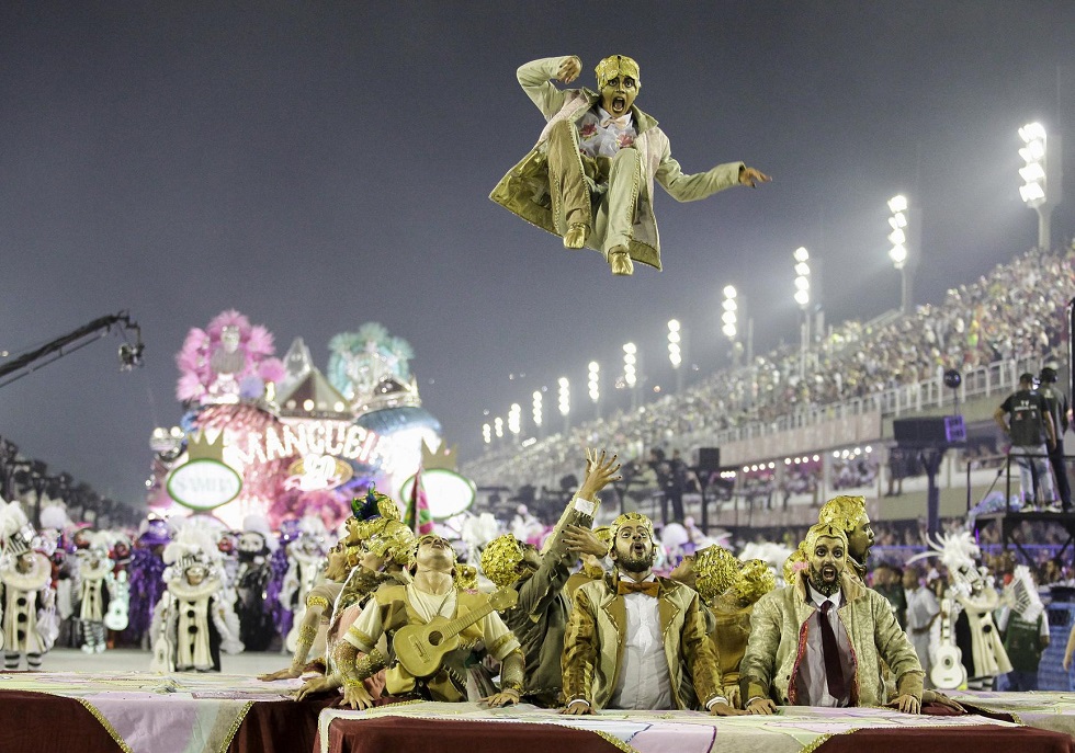Desfiles e Carnaval do Rio são suspensos