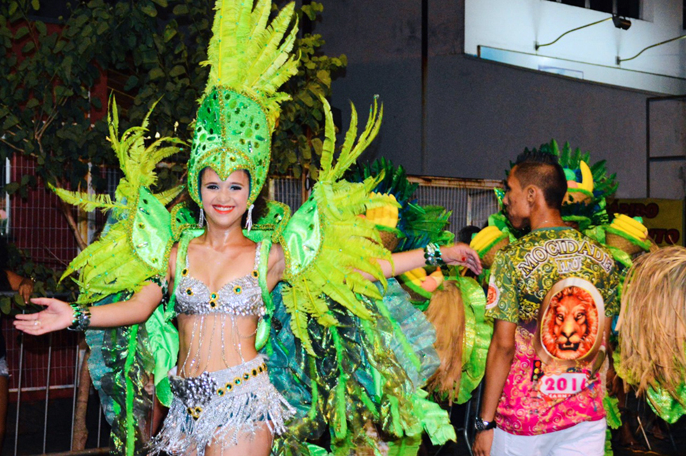 Carnaval de Salto também tem desfiles de escolas de samba e blocos