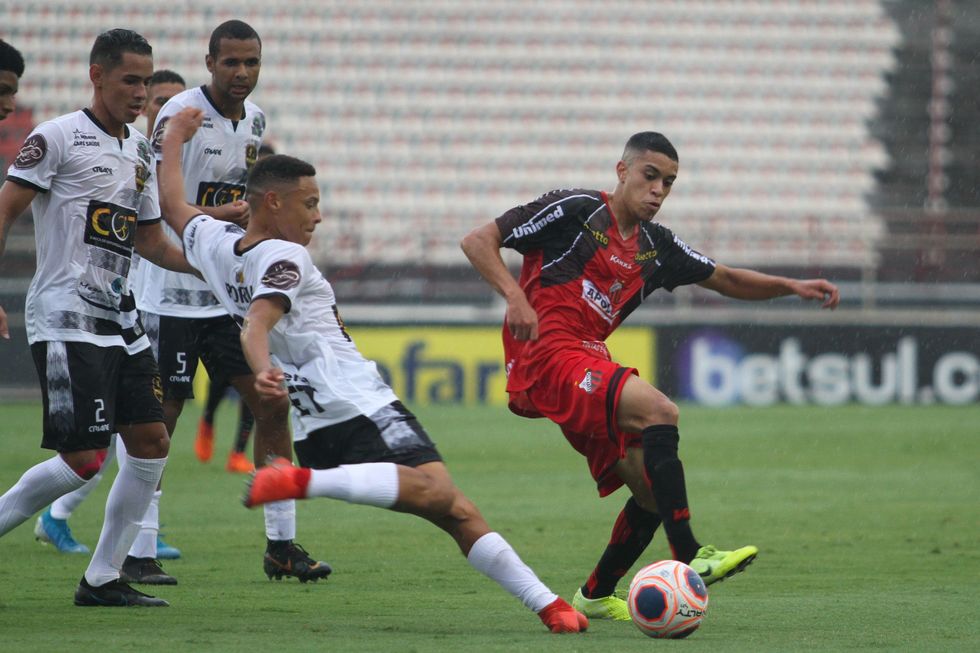 Bentinho vai estrear amanhã. Hoje jogam Corinthians, em Franca, e o Santos, em Marília