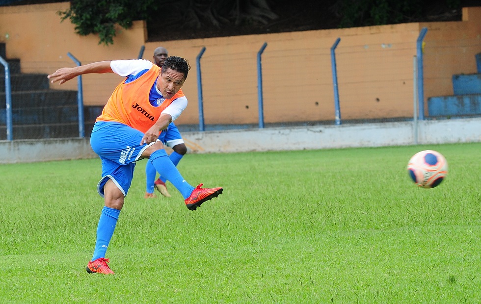 Fábio Bahia ficou no São Bento para ajudar o time a 'voltar ao trilho'
